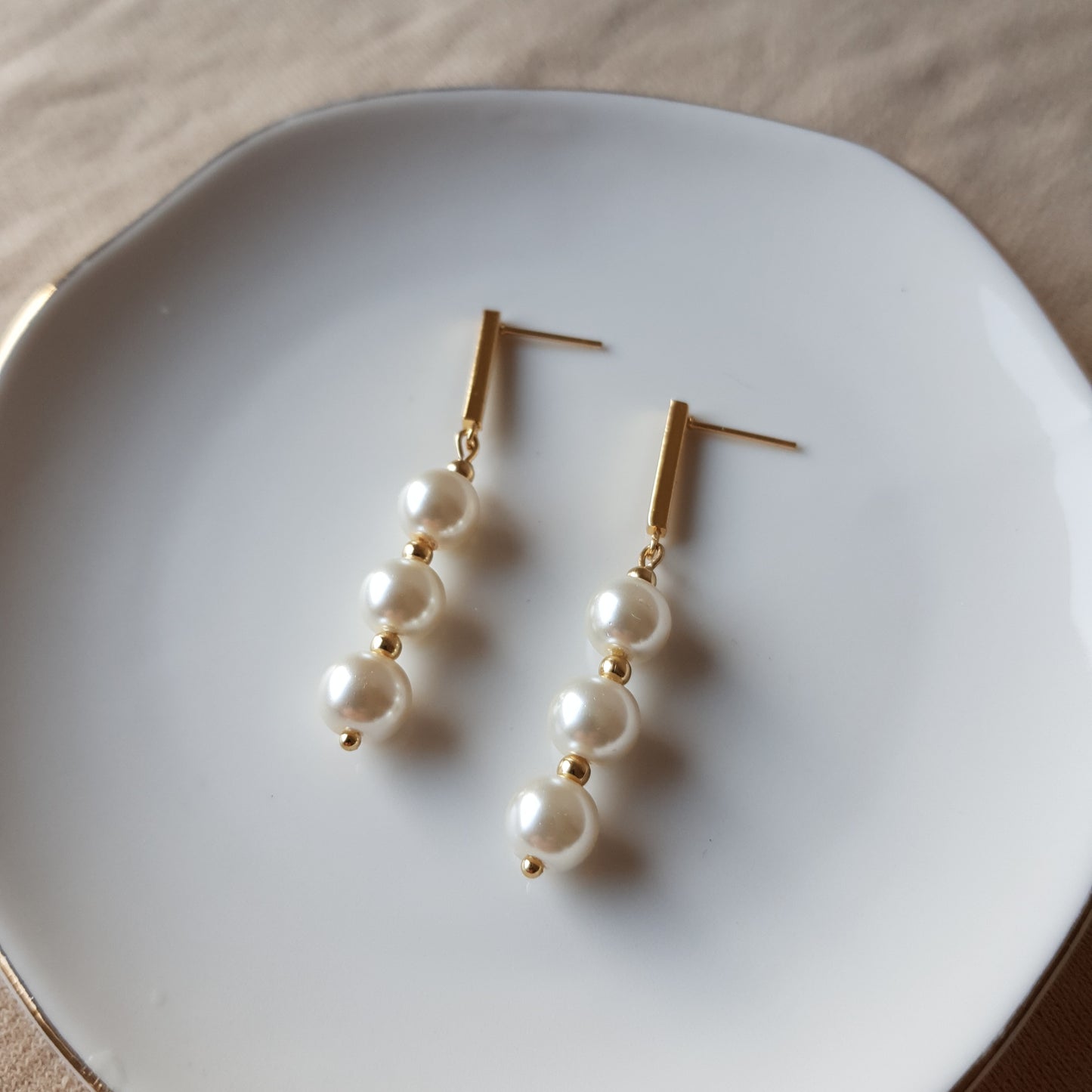 Pearl beads dangle earrings