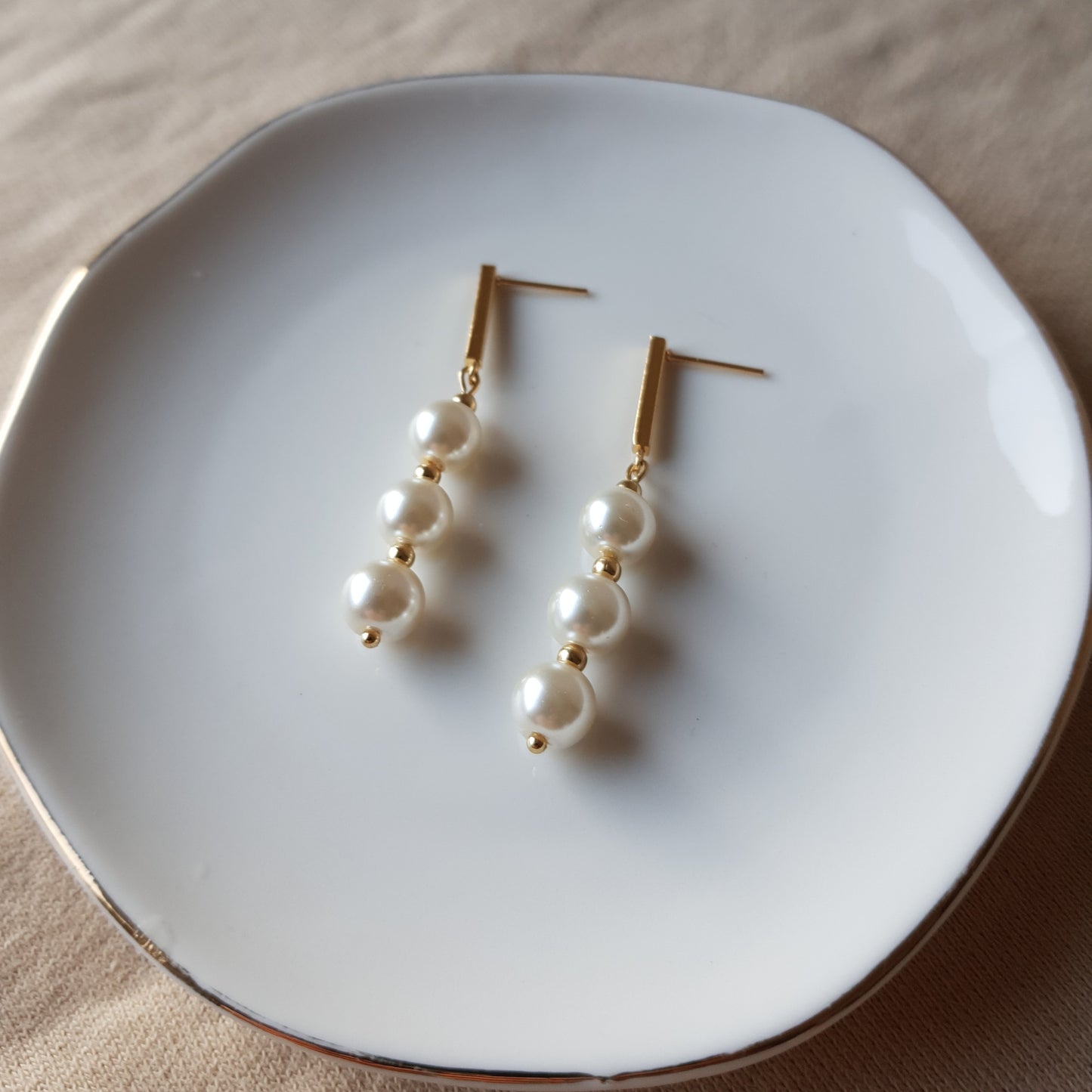Pearl beads dangle earrings
