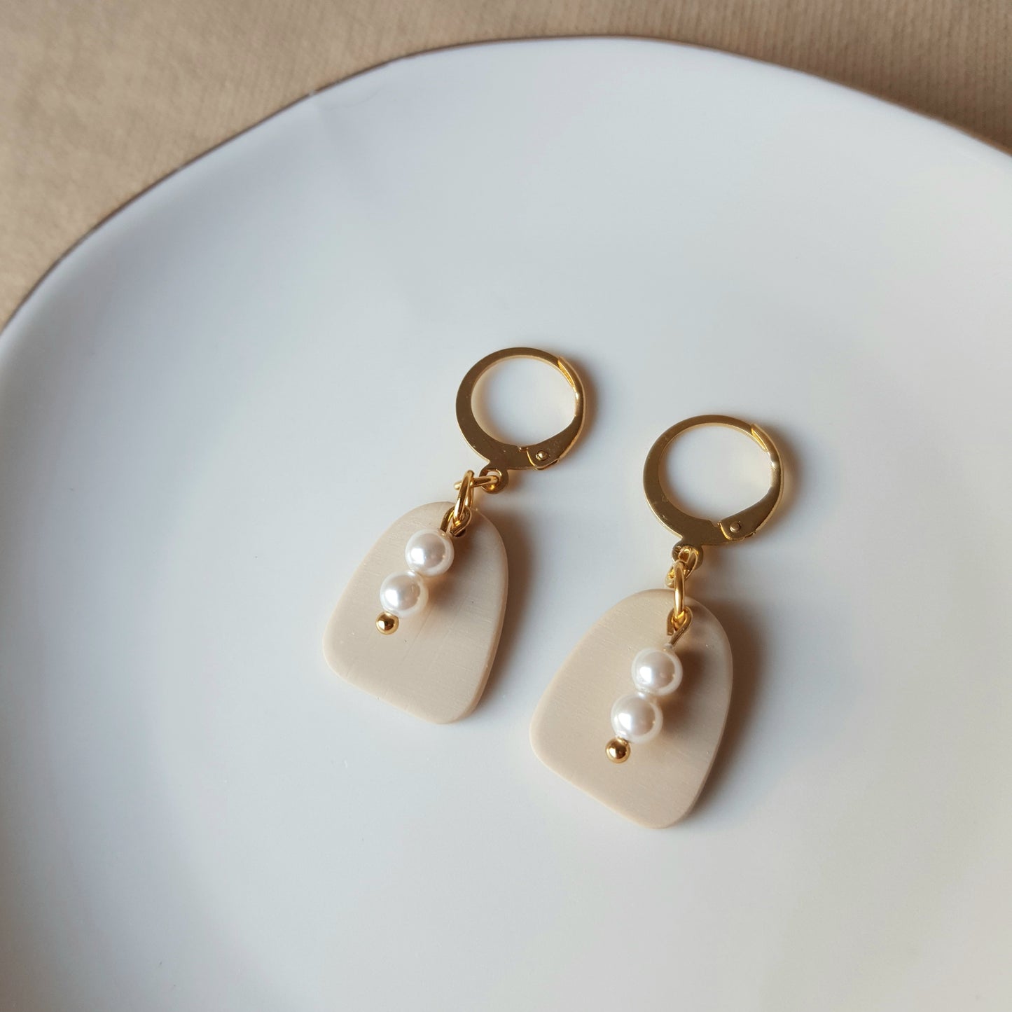 Neutral hoops earrings with glass beads
