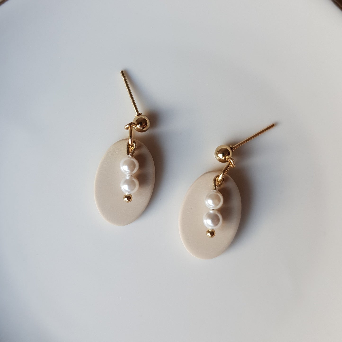 Neutral oval dangle earrings with glass beads