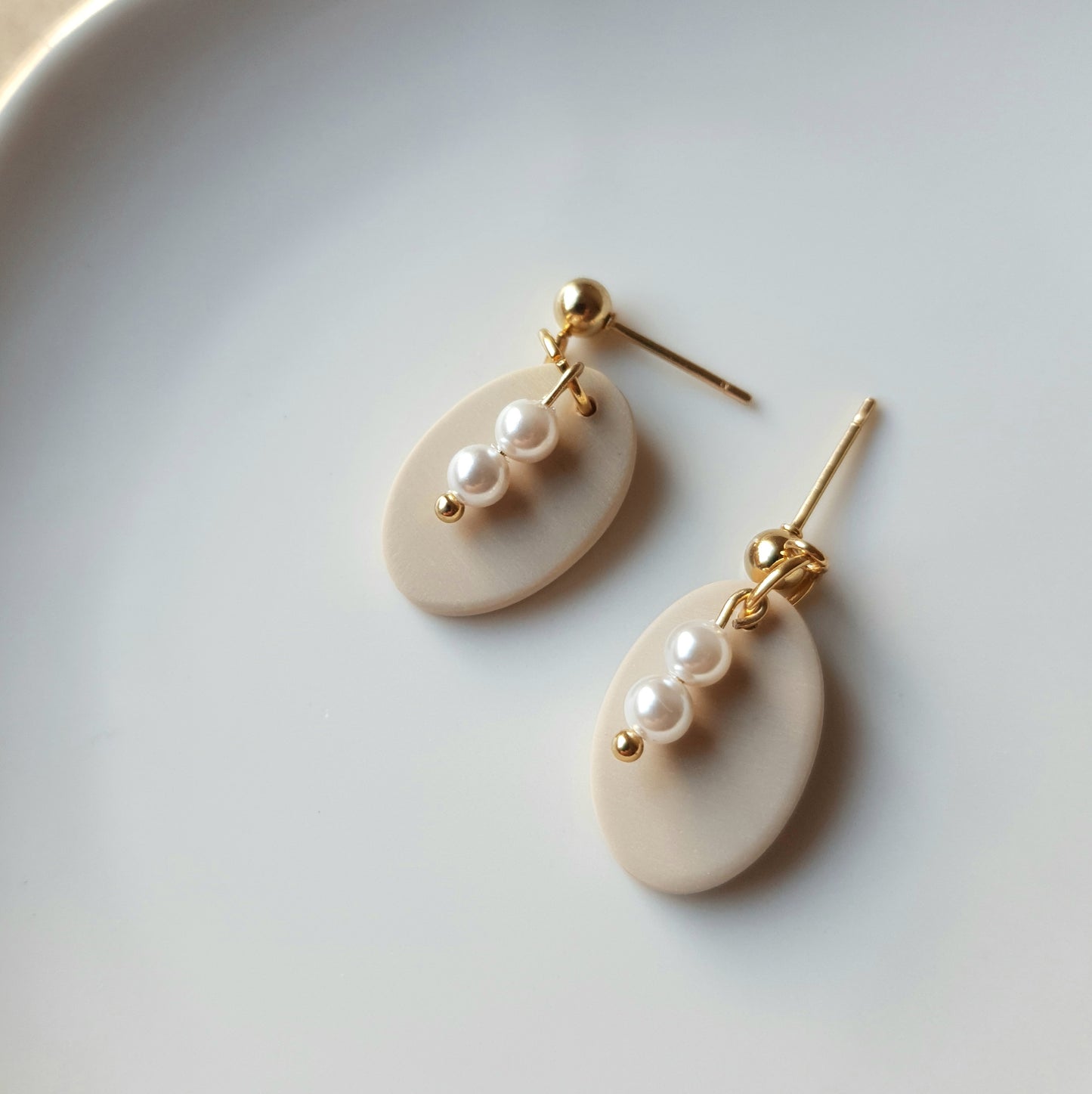 Neutral oval dangle earrings with glass beads