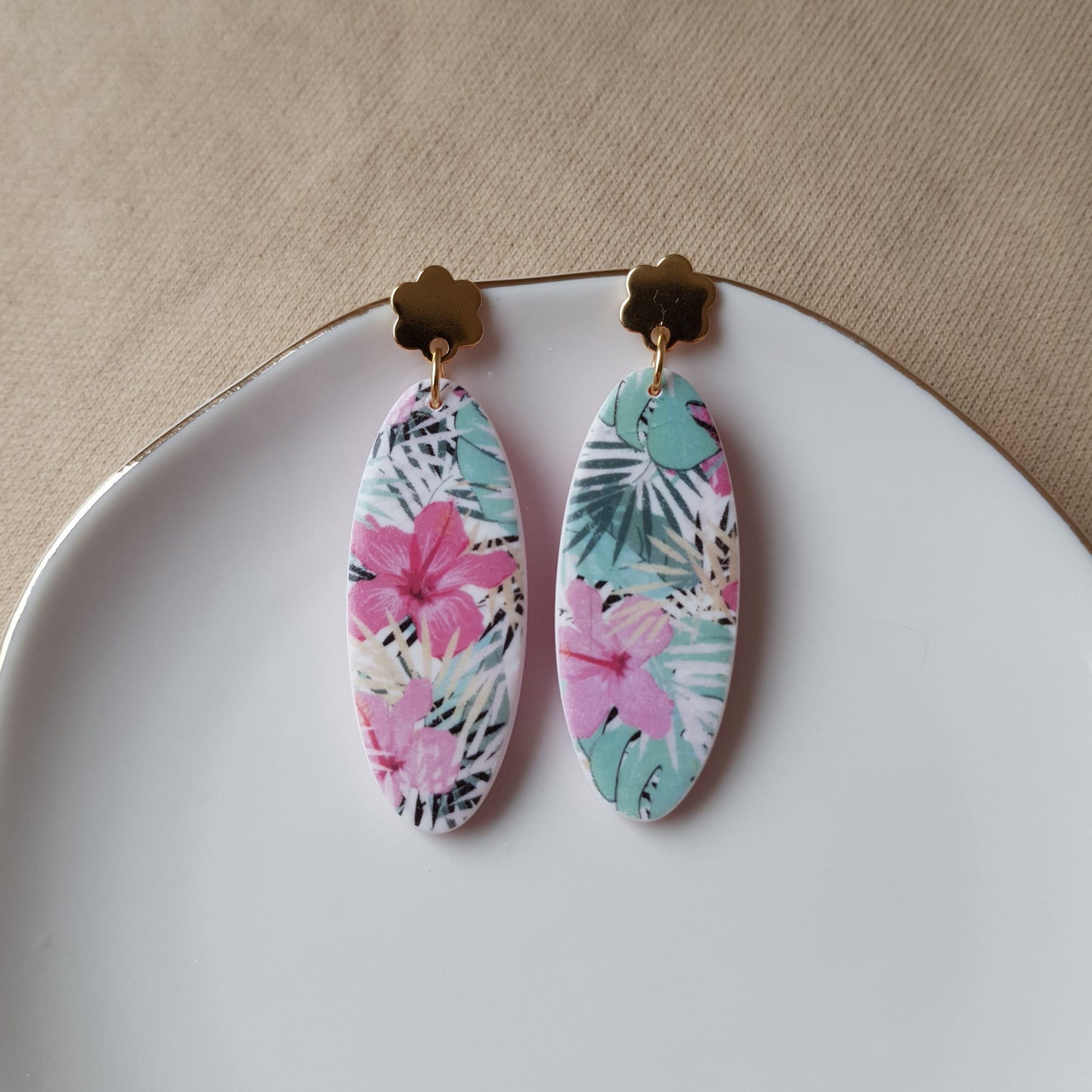 Oval floral dangle earrings