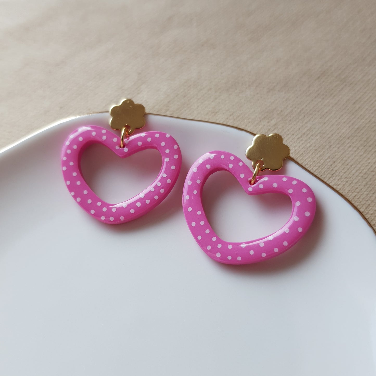 Spotted hollow heart earrings