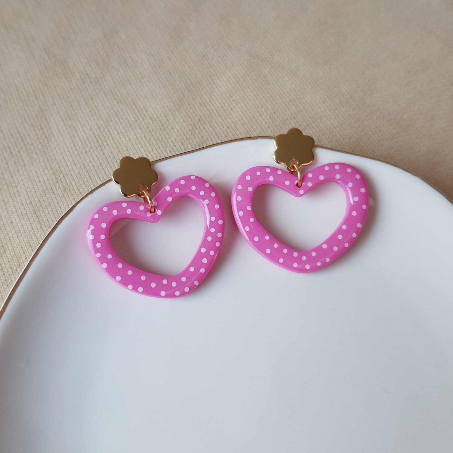 Spotted hollow heart earrings