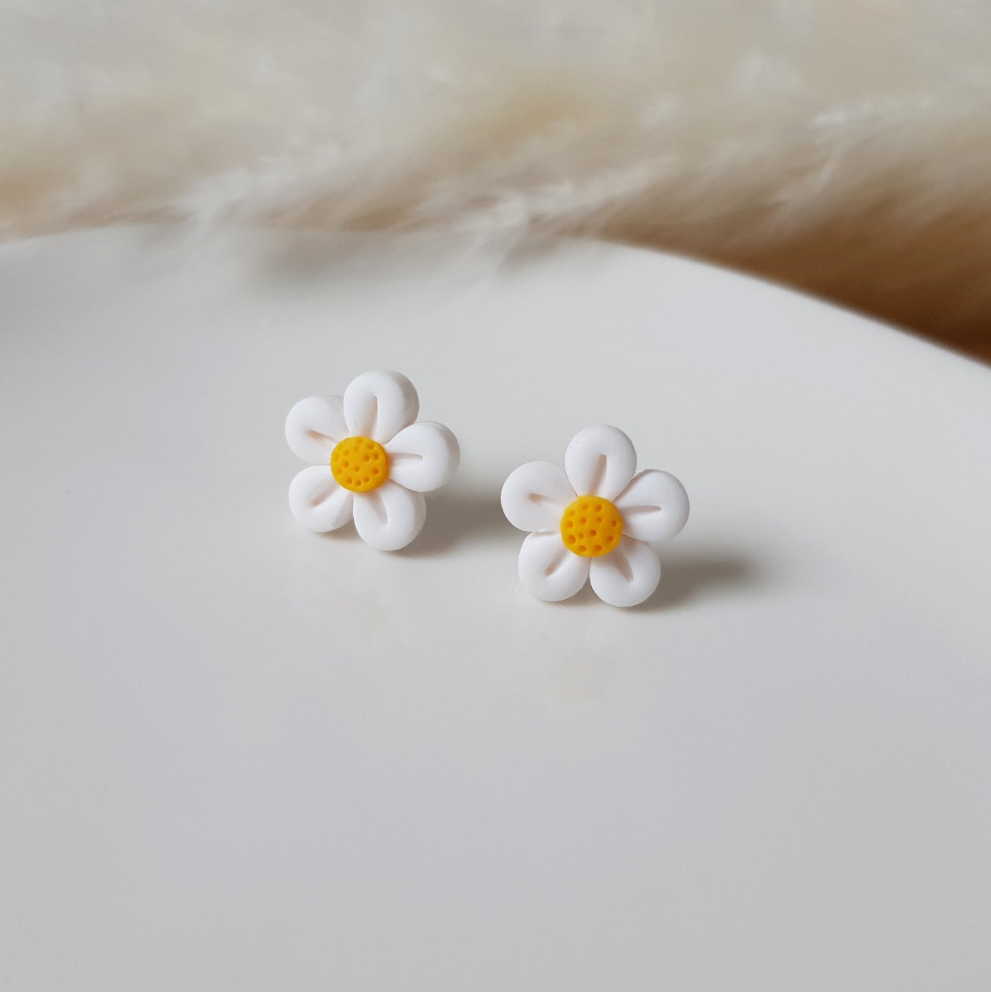 Cute daisy stud earrings