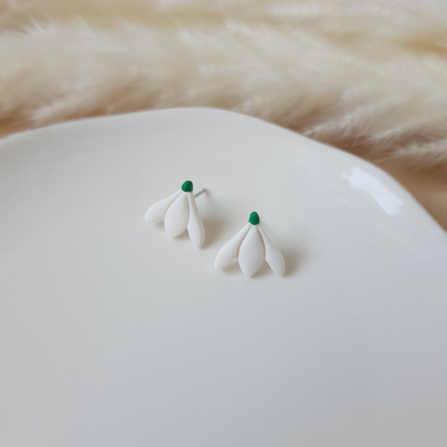 Common snowdrop earrings
