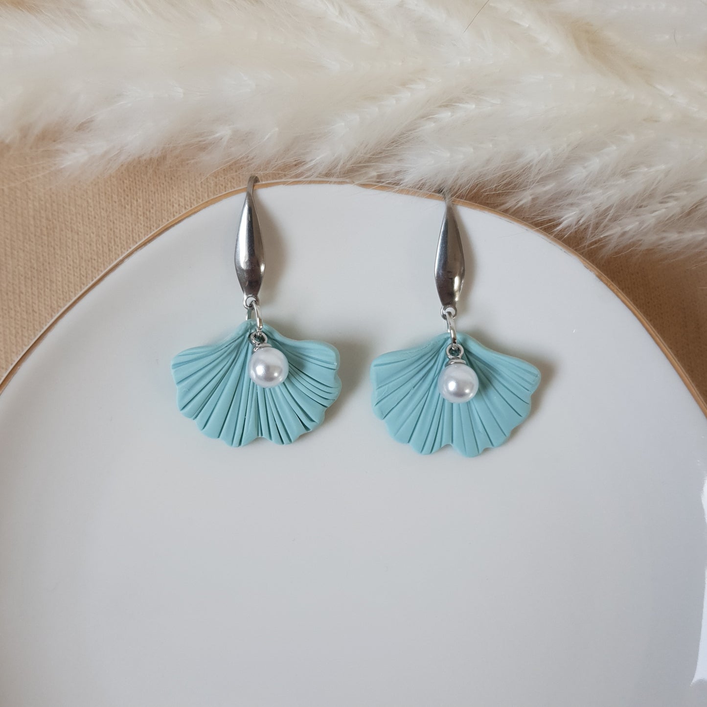 Ginko flower dangle earrings