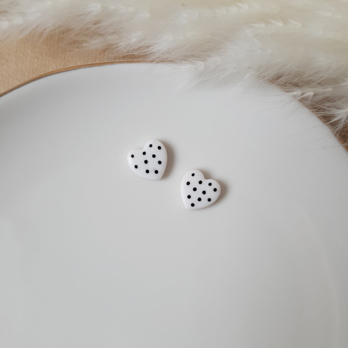 Spoted white hearts