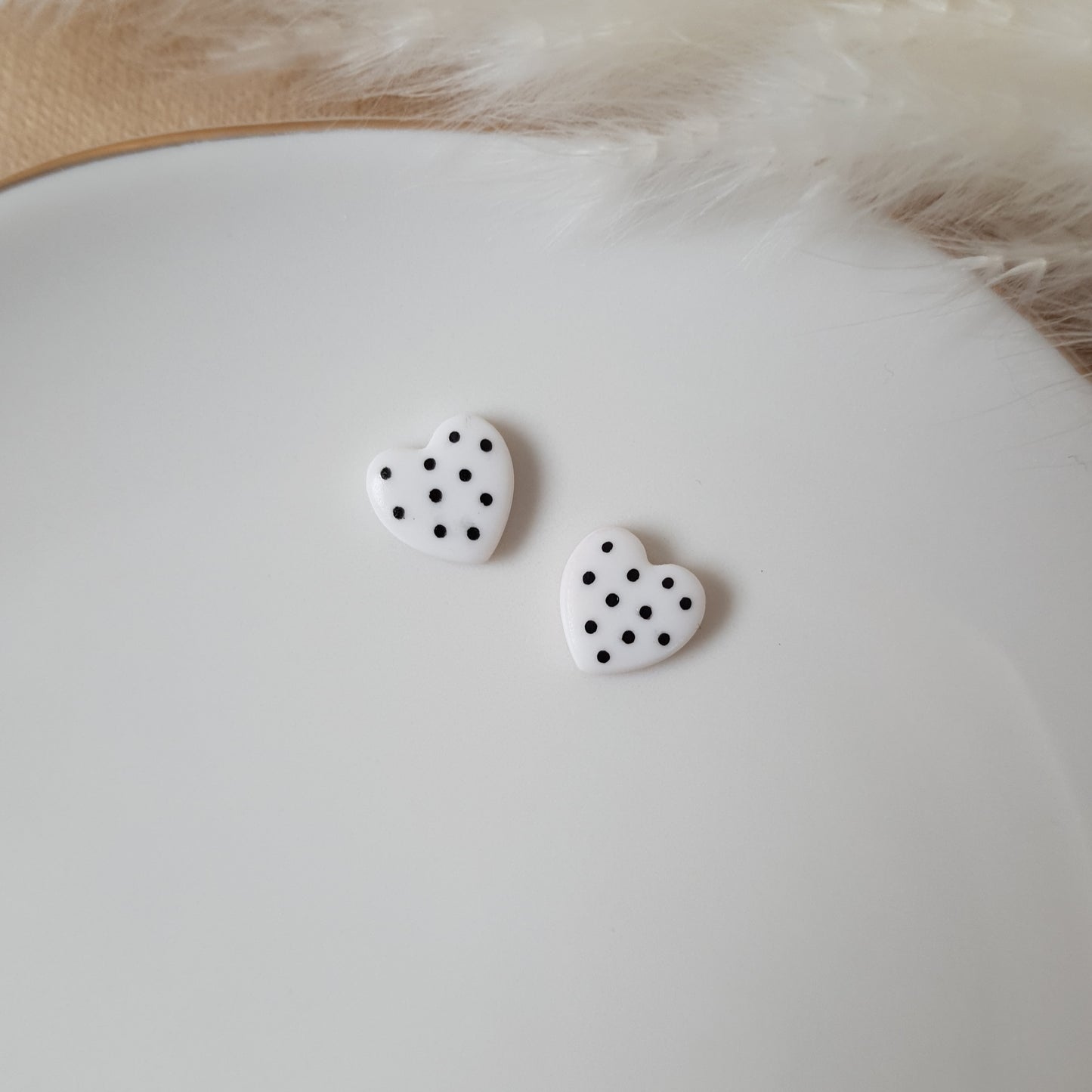 Spoted white hearts