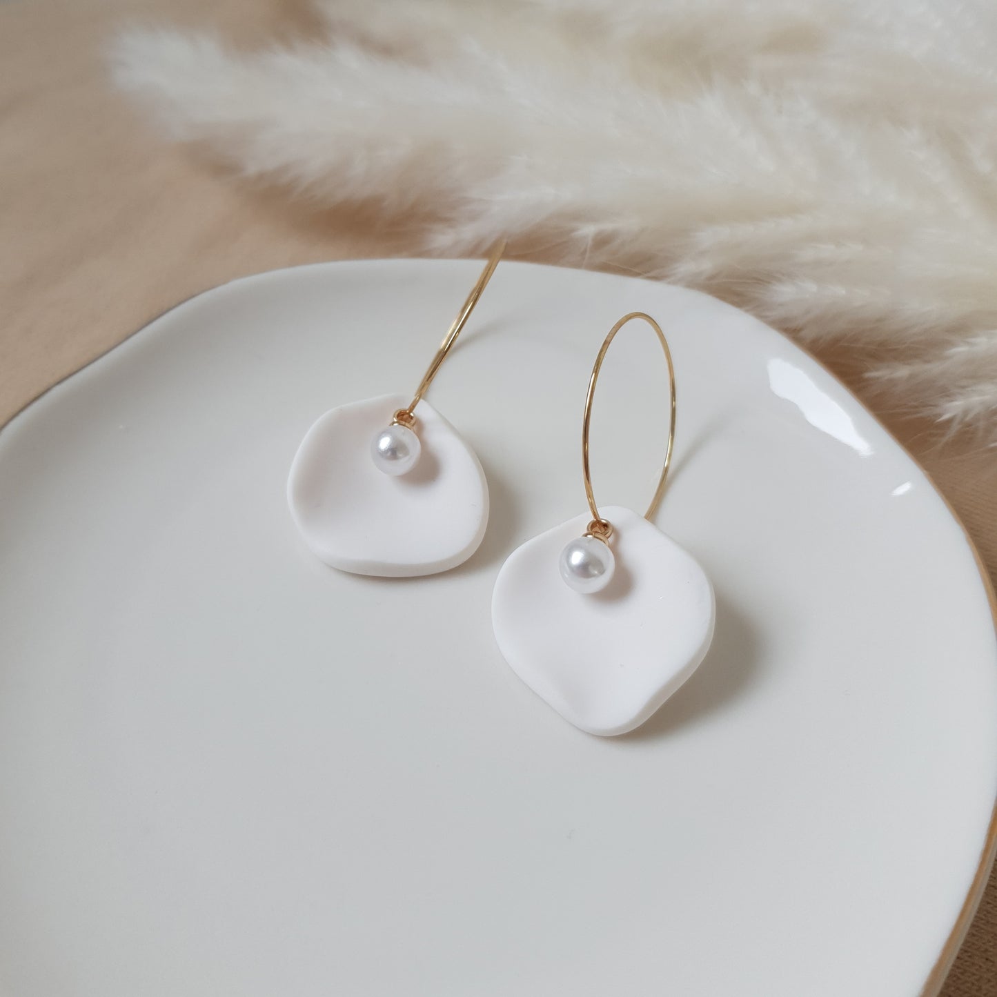 White pearl leaf hoops