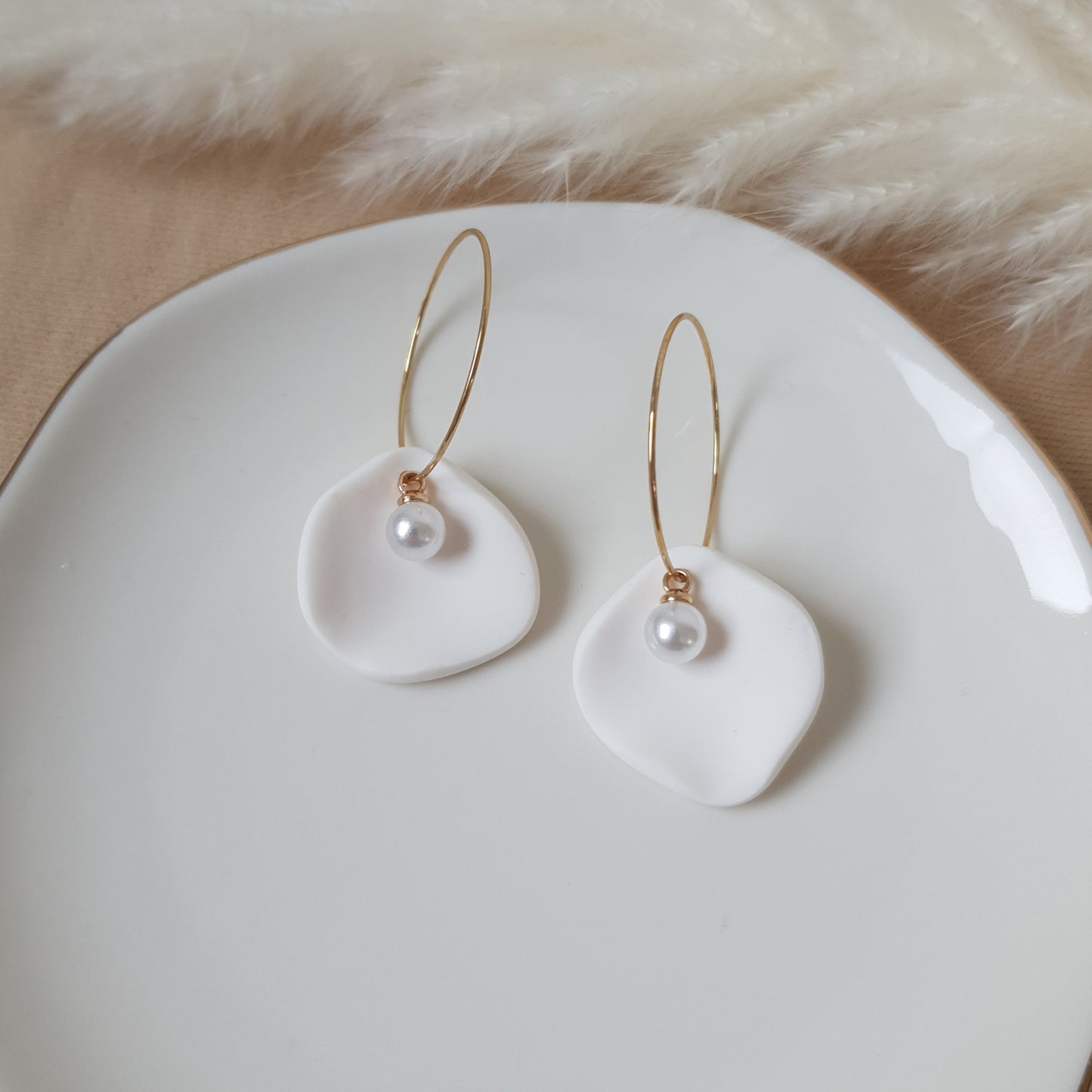 White pearl leaf hoops