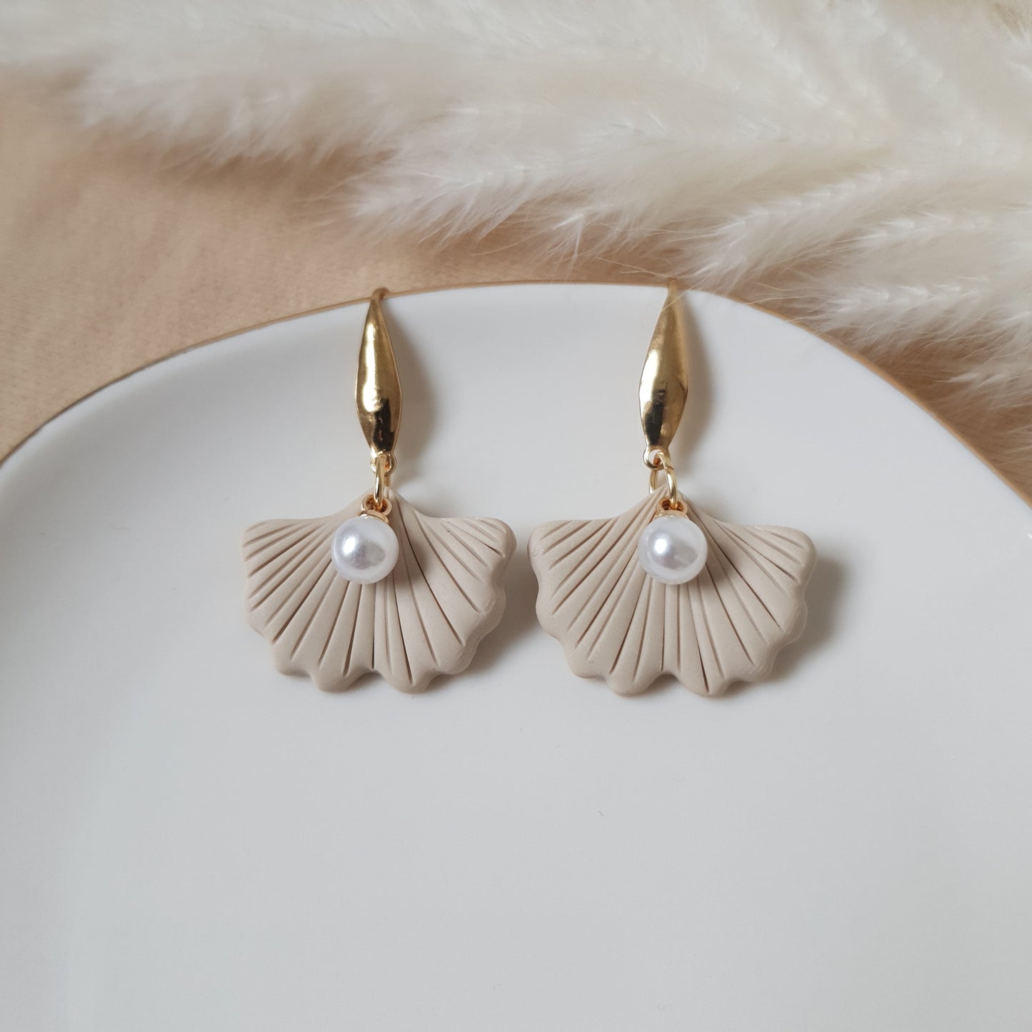 Beige ginko earrings