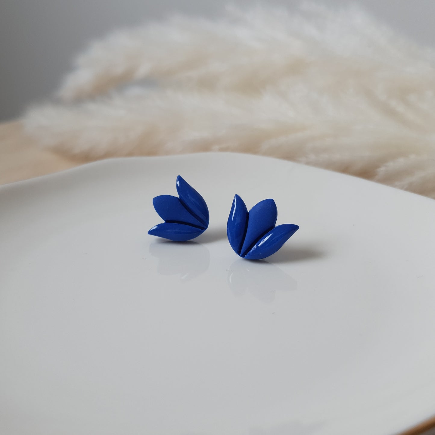 Blue tulip stud earrings