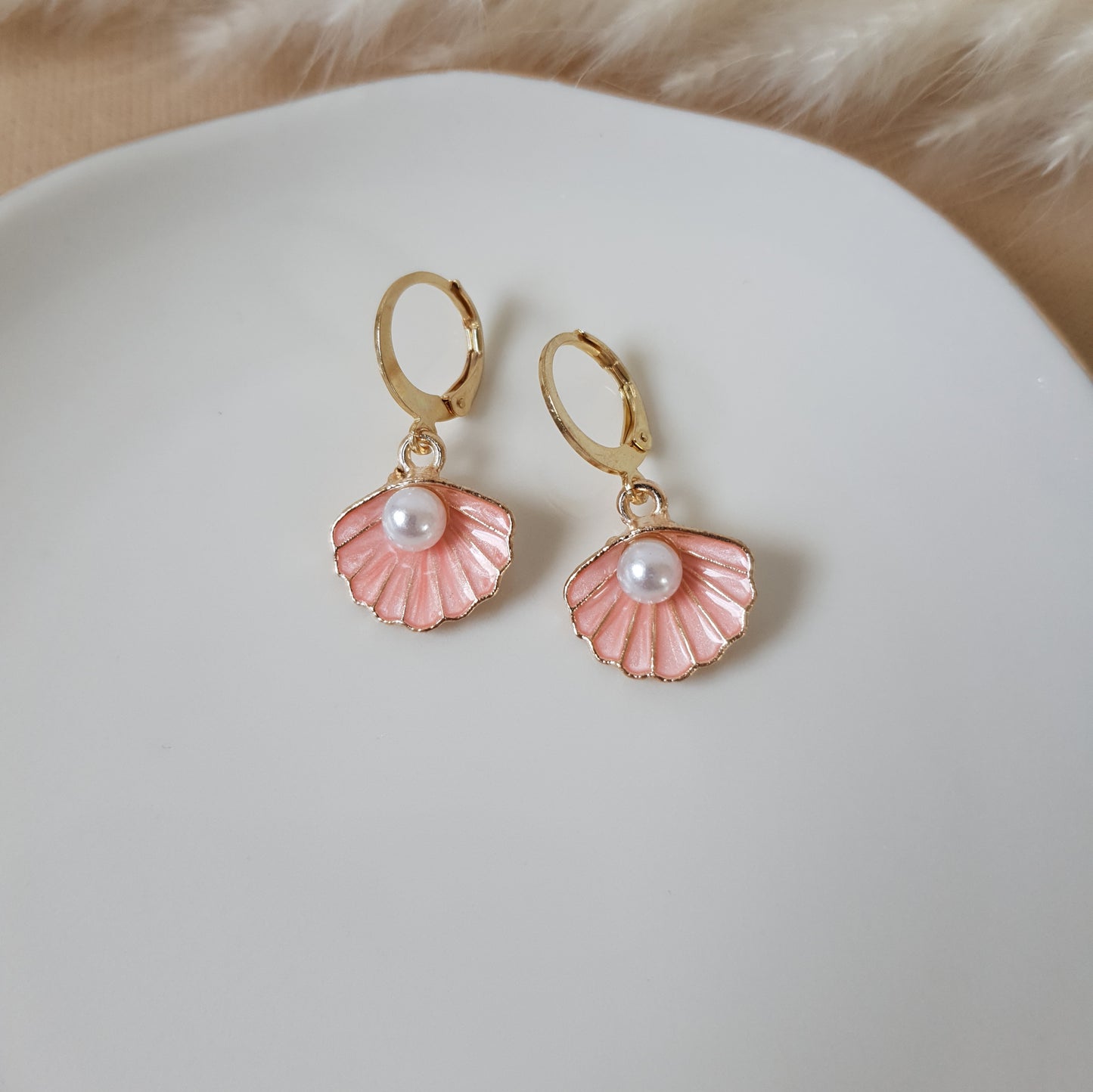 Pink sea shells with pearls