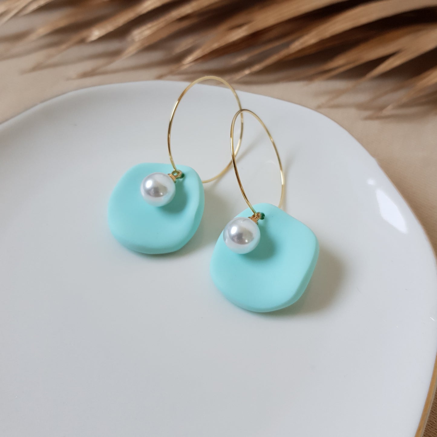 Minty leaf with pearl earrings
