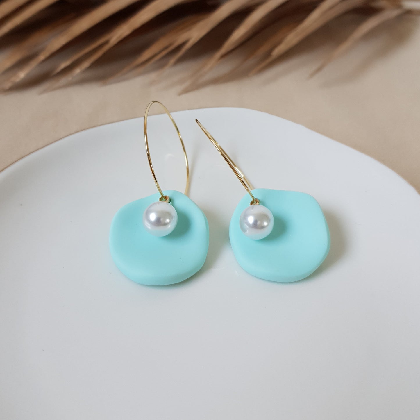 Minty leaf with pearl earrings