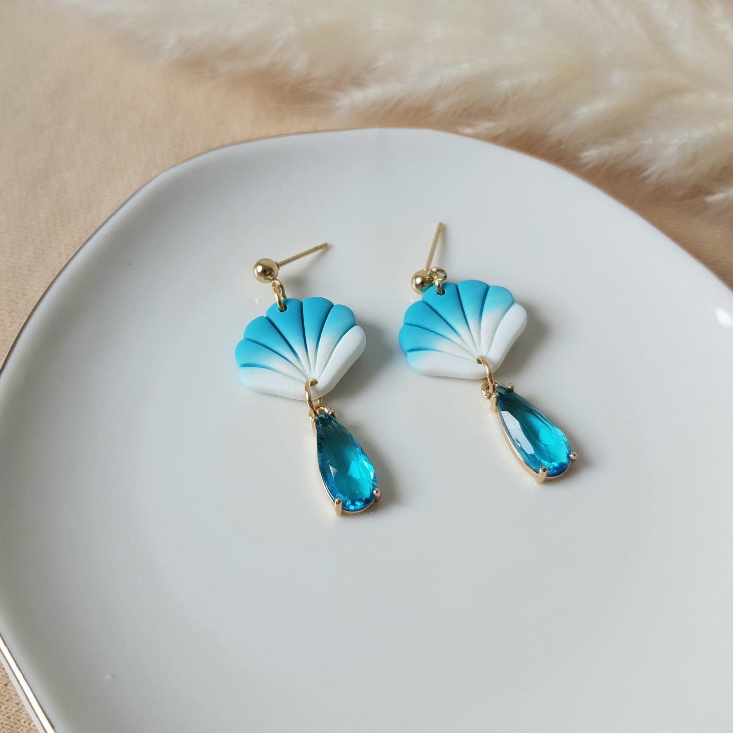 Ombre sea shell dangle earrings