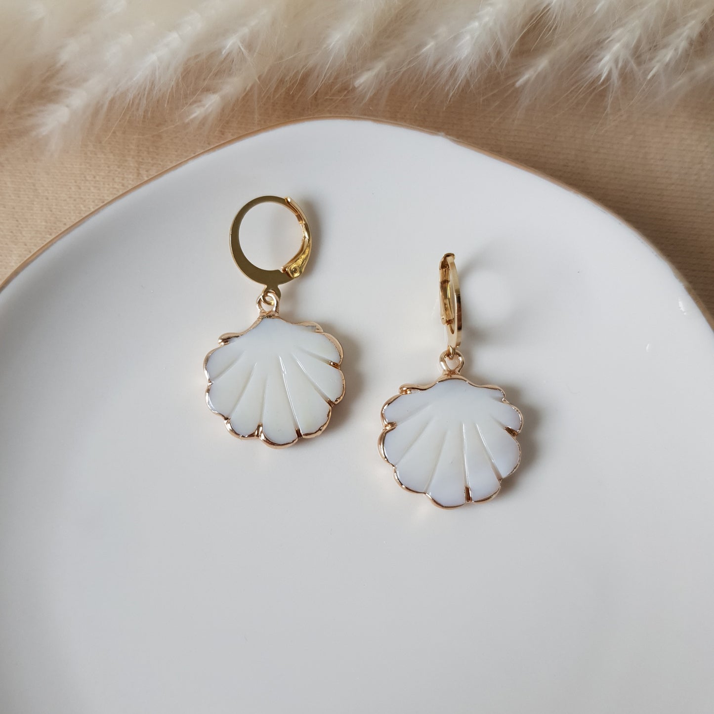 White shell hoops