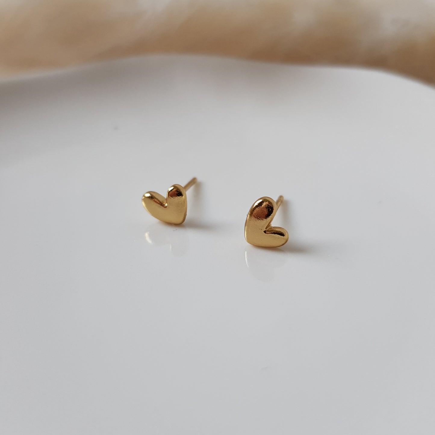 Mini gold heart earrings