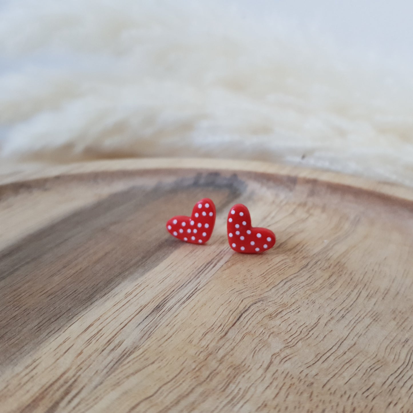 Cute spotted red hearts