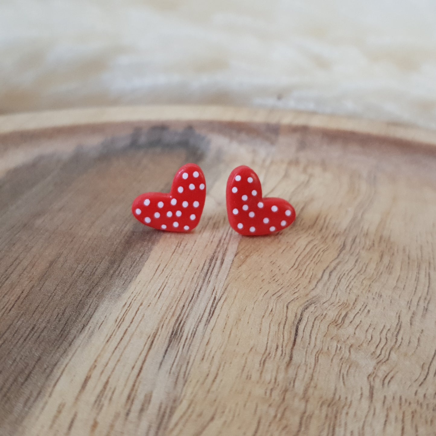 Cute spotted red hearts