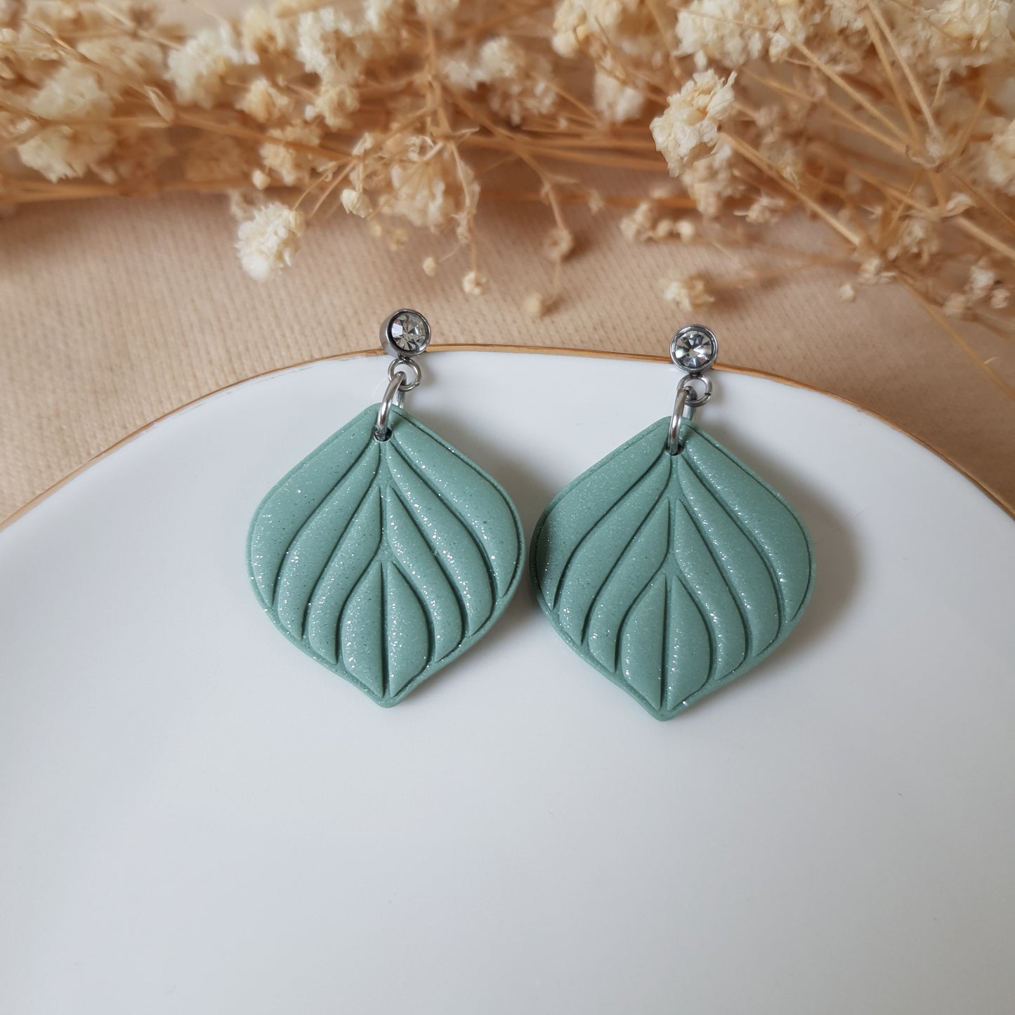 Sage dangle leaf