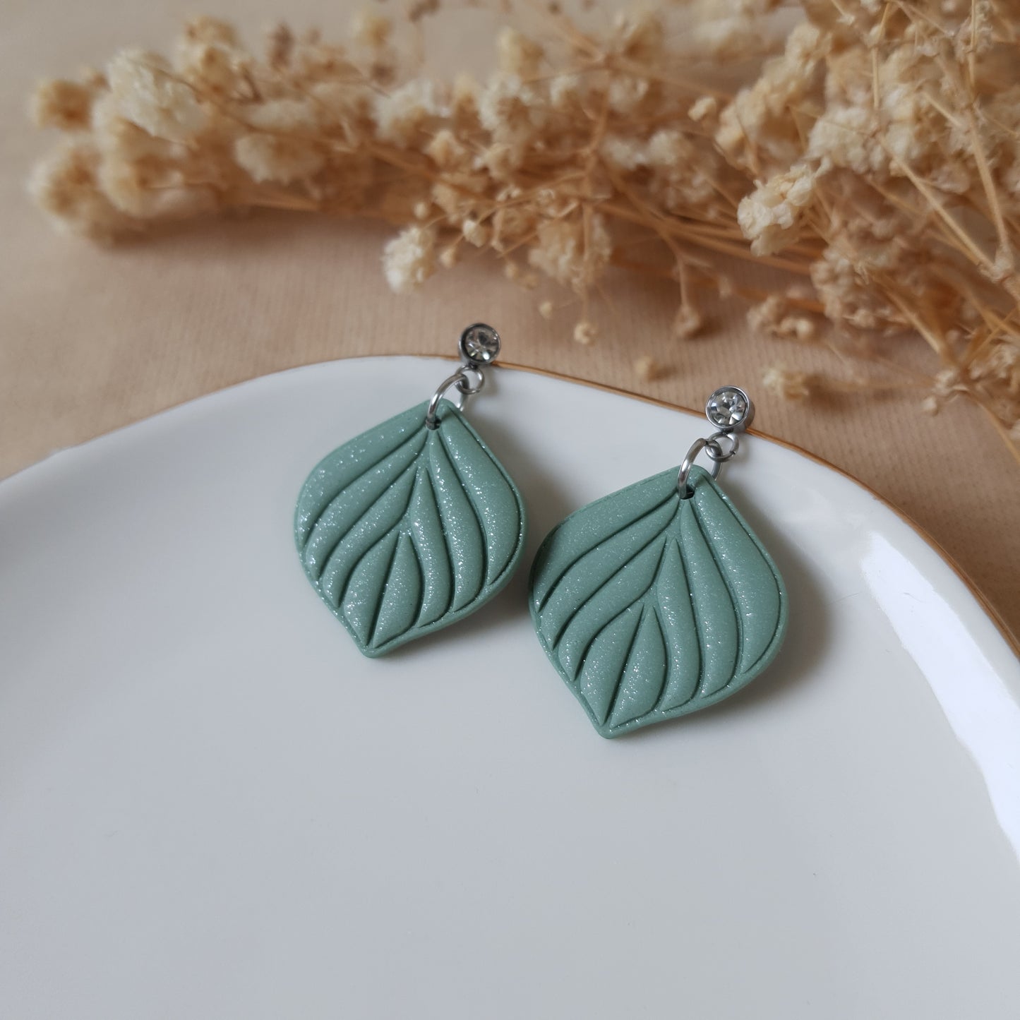 Sage dangle leaf