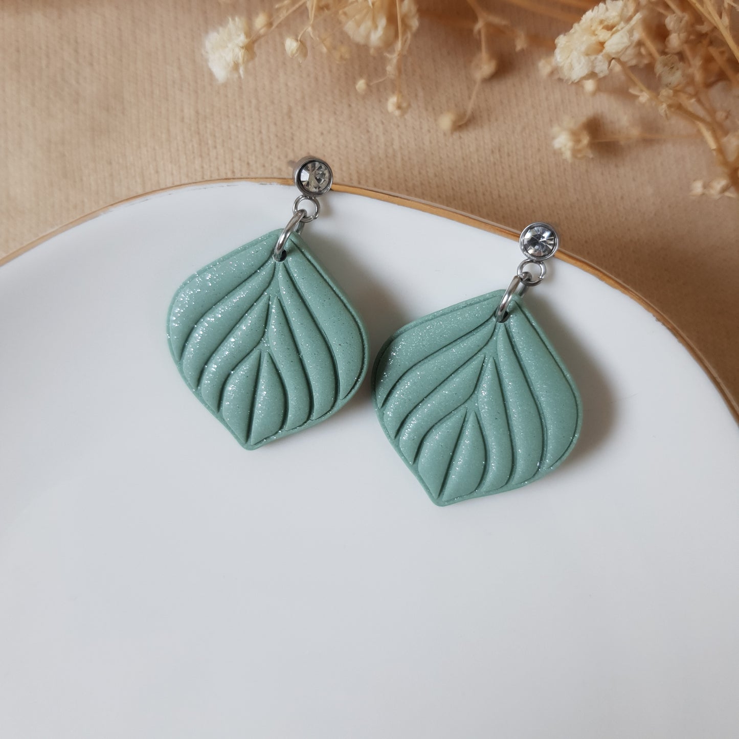 Sage dangle leaf