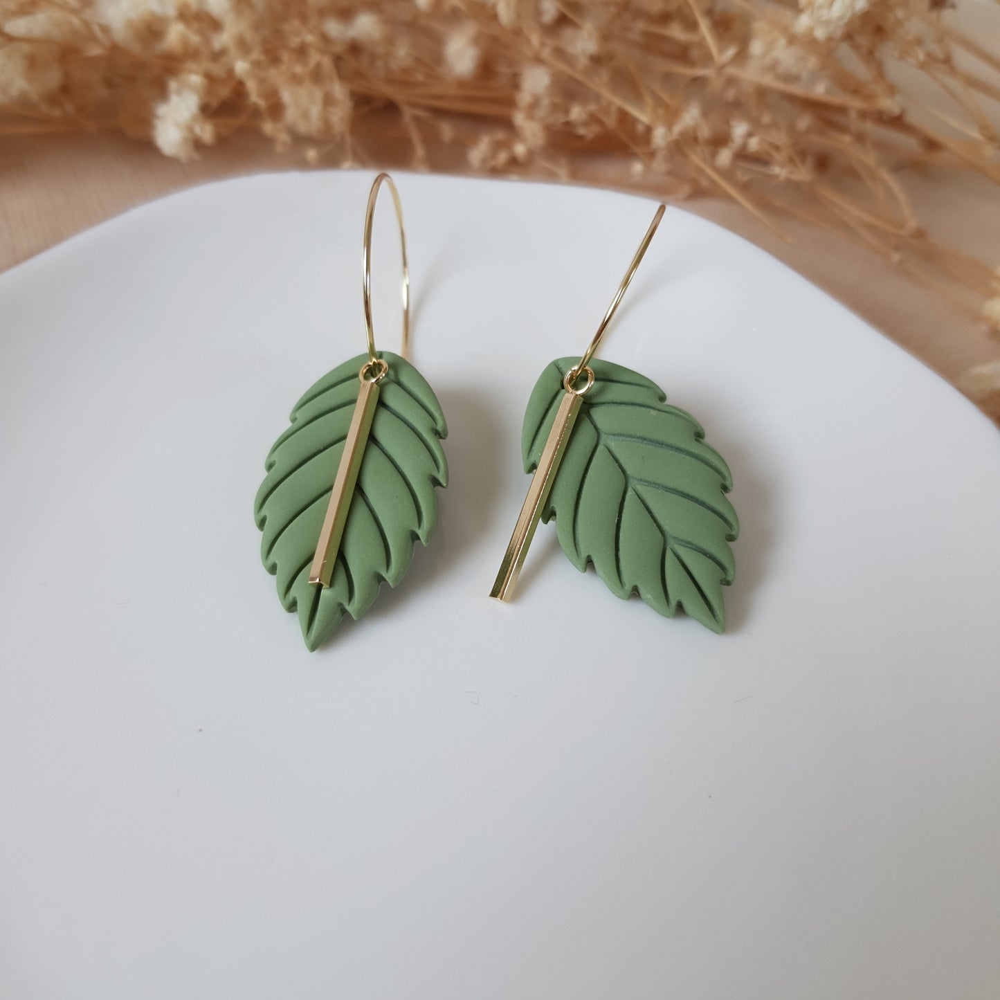 Apple leaf hoops