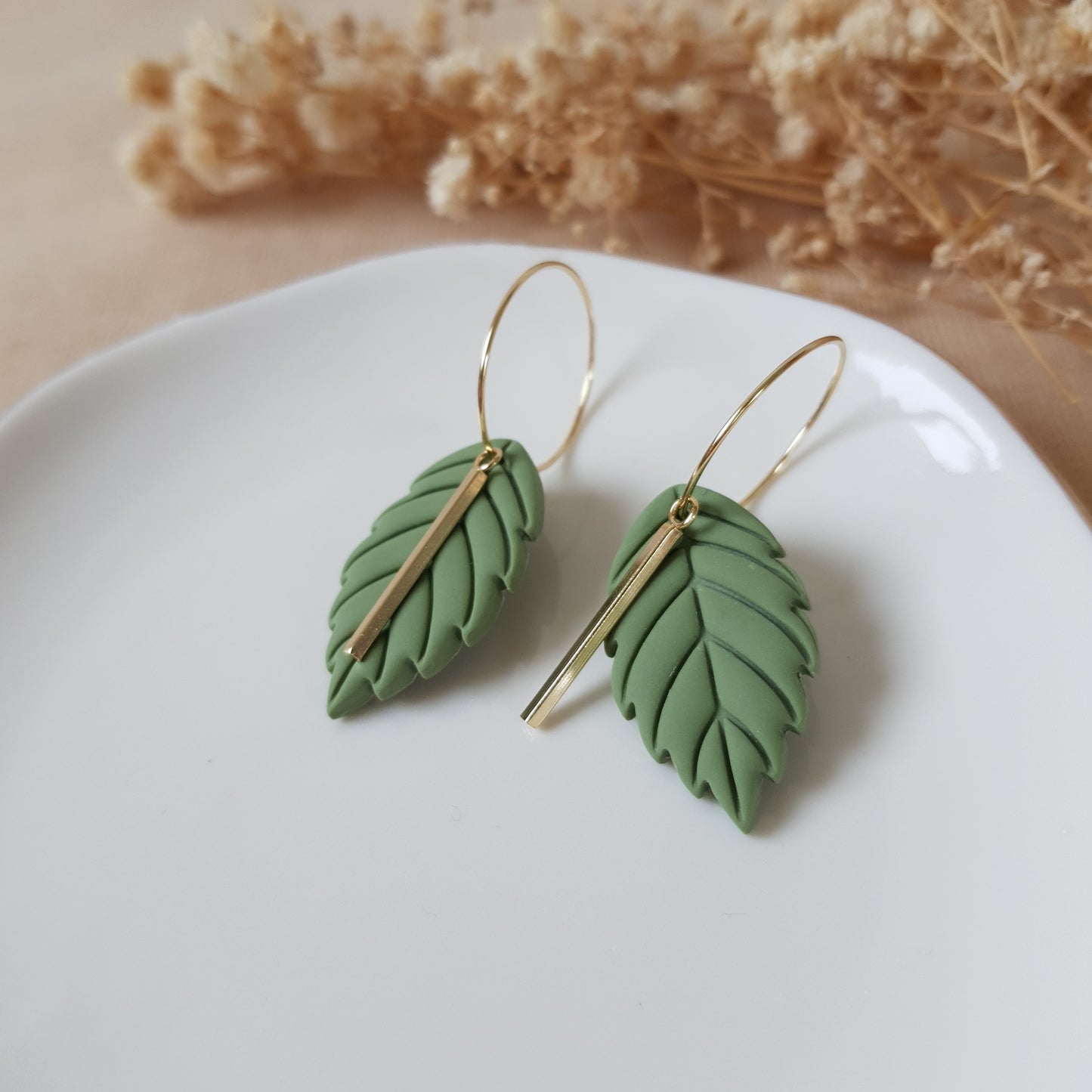 Apple leaf hoops