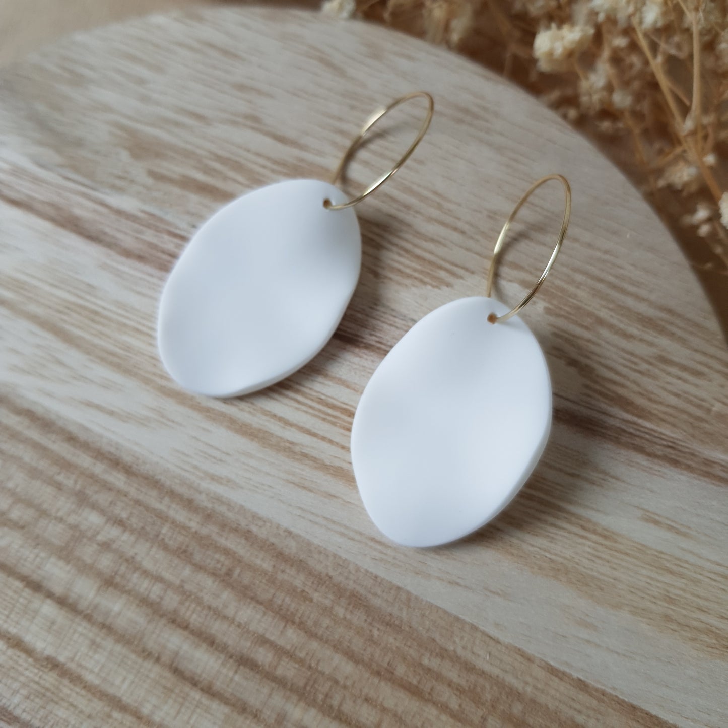 Elegant wave oval hoops