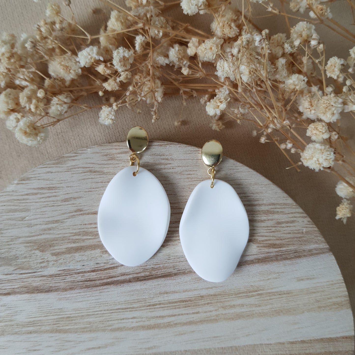 Elegant oval wave earrings