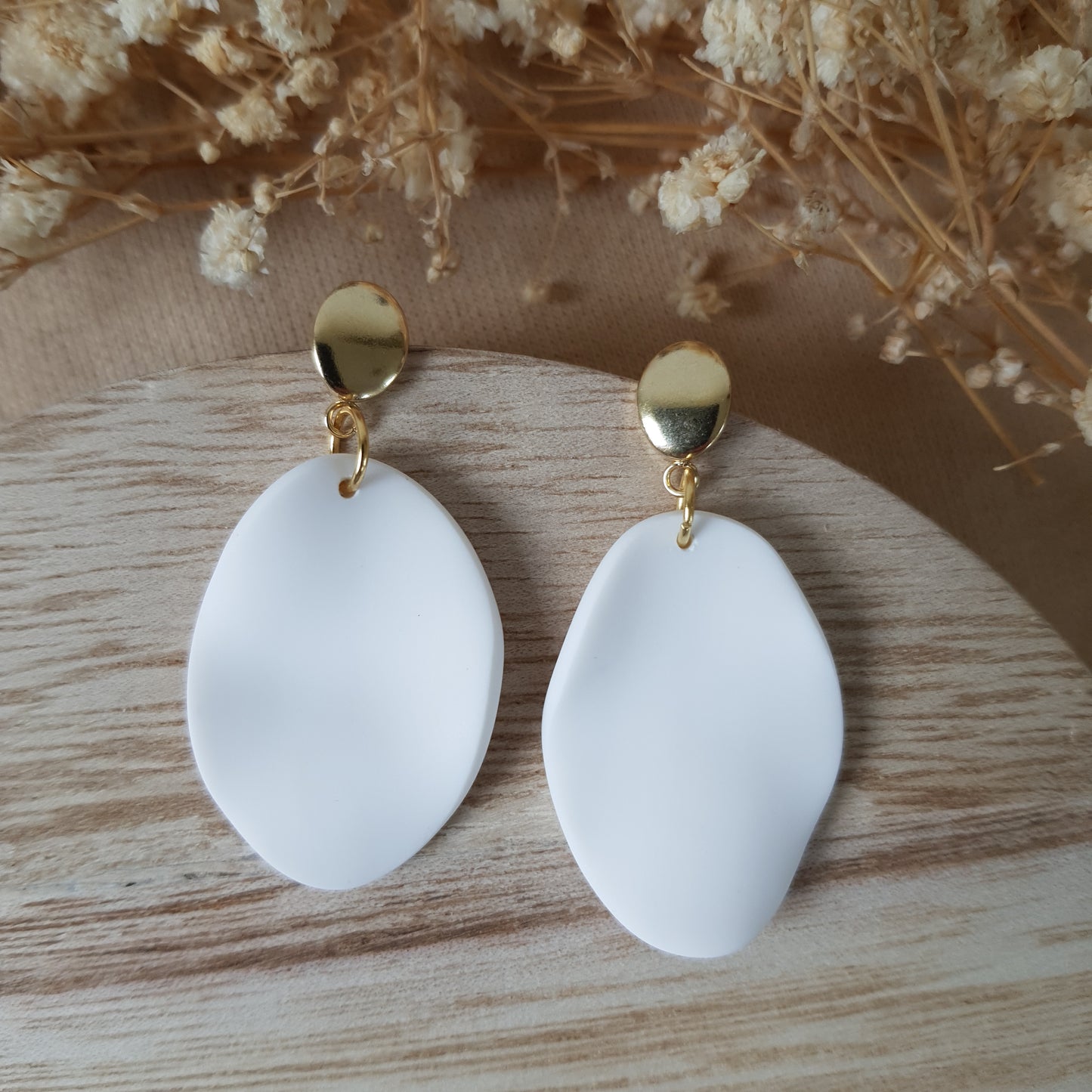 Elegant oval wave earrings