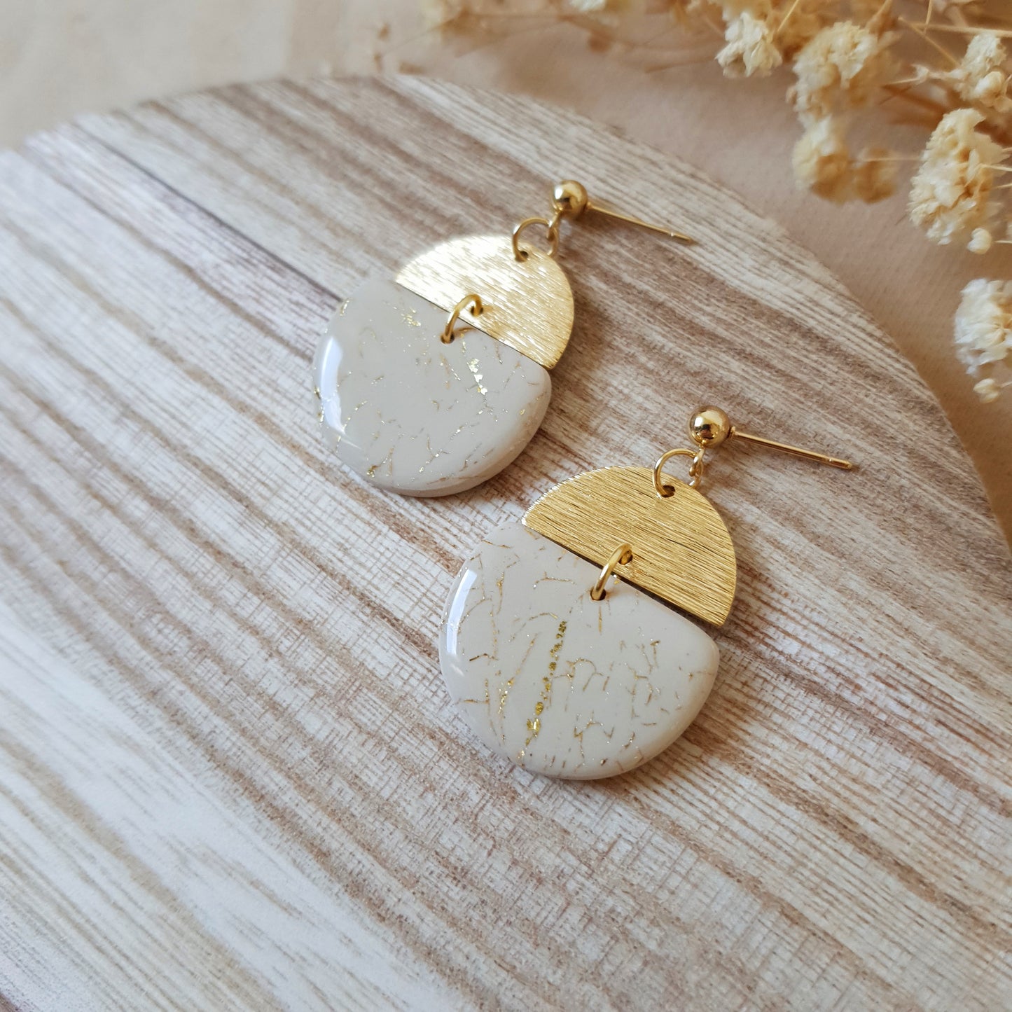 Beige and gold cracked earrings