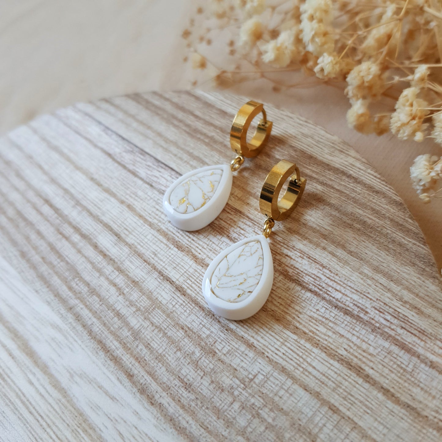 Drop cracked stone earrings