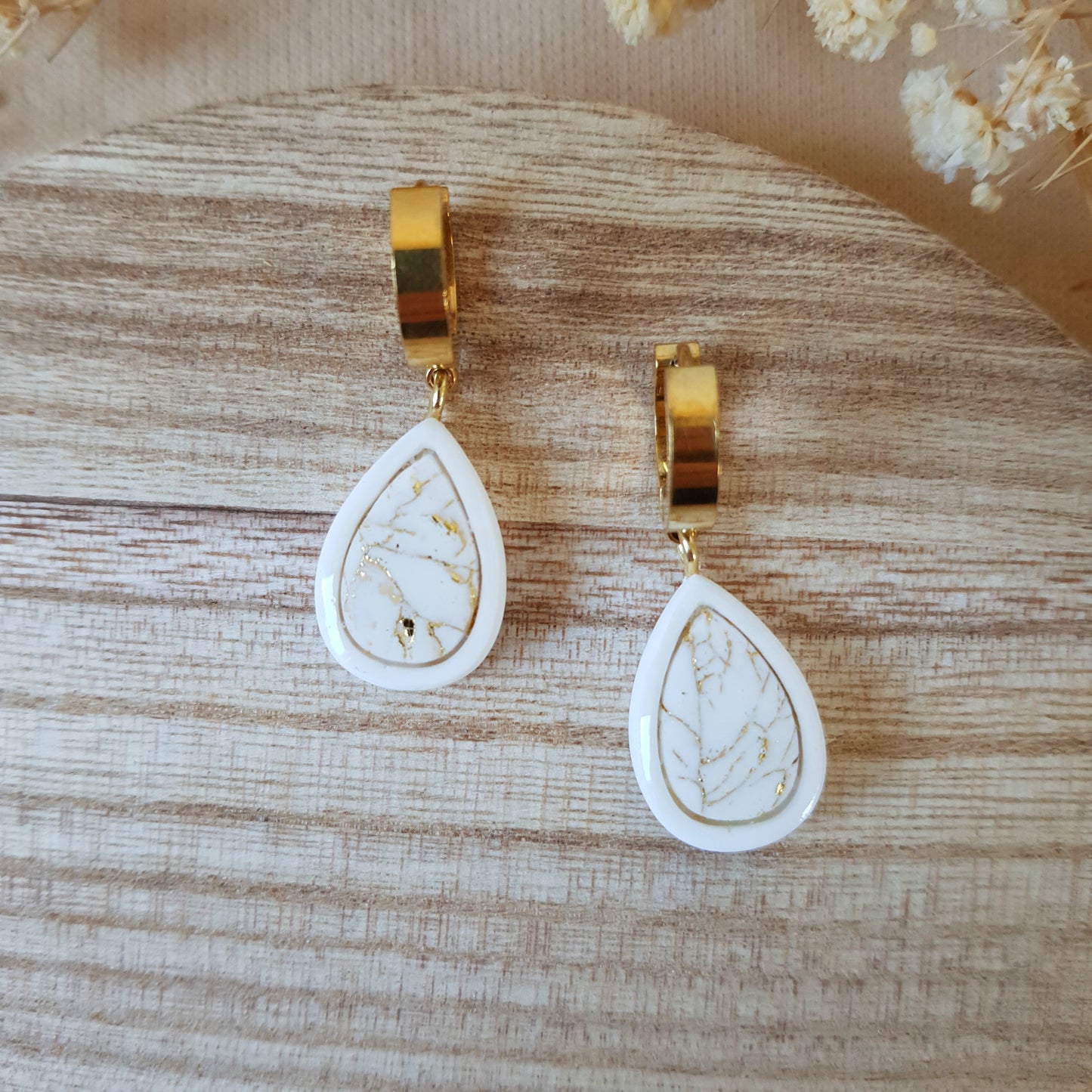Drop cracked stone earrings