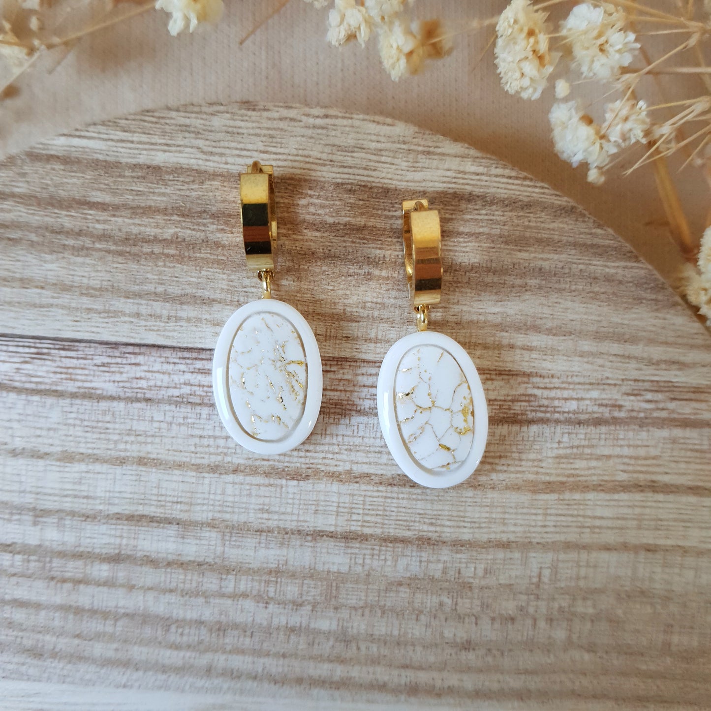 Oval cracked stone earrings