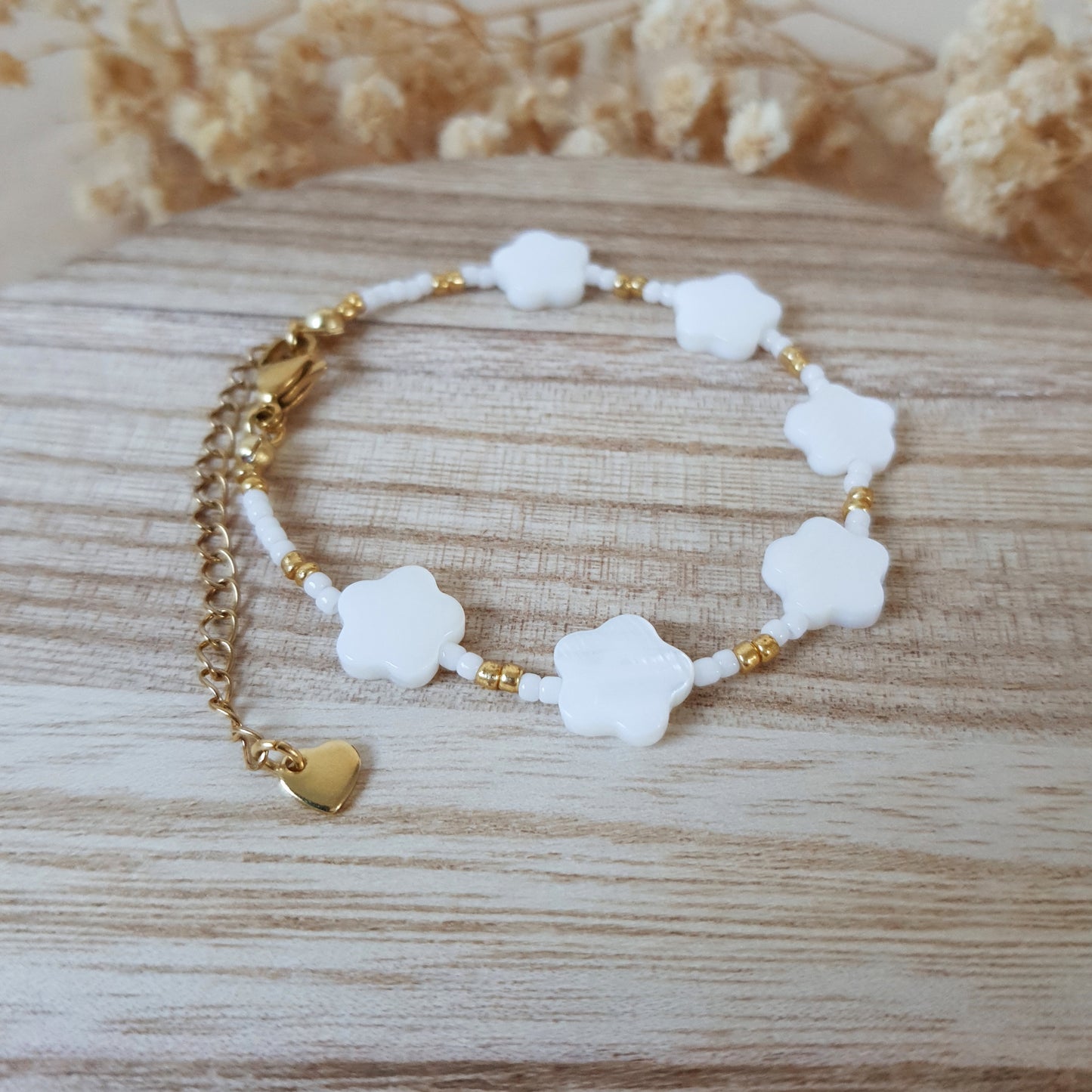 White daisy bracelet