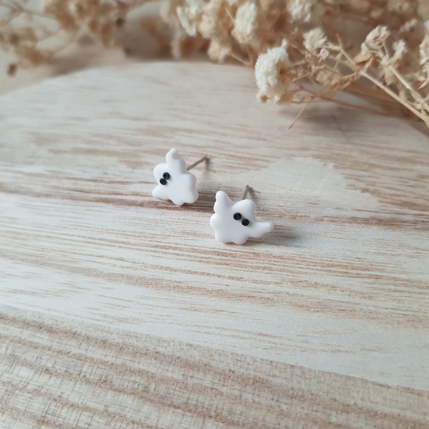 Spooky ghost stud earrings
