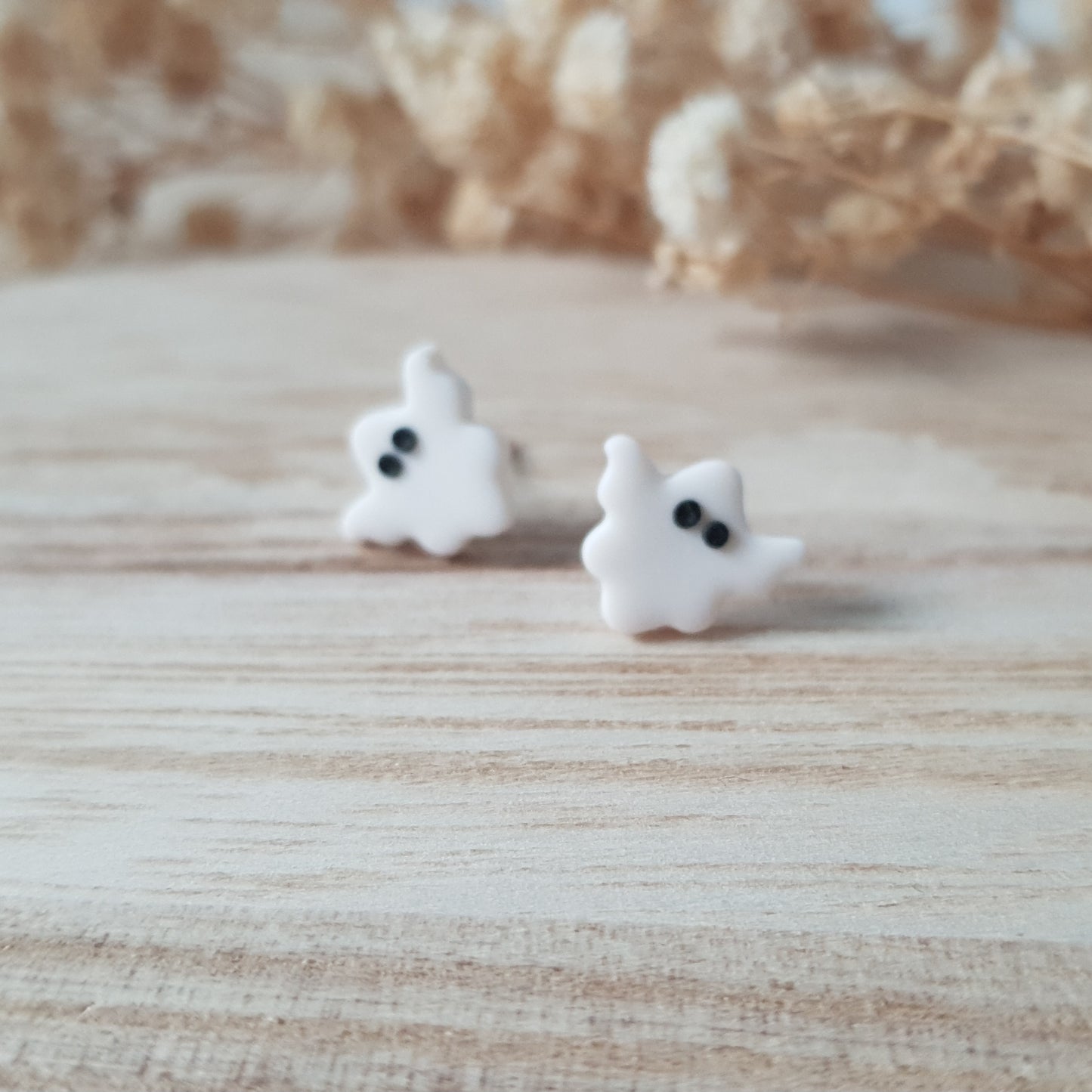 Spooky ghost stud earrings