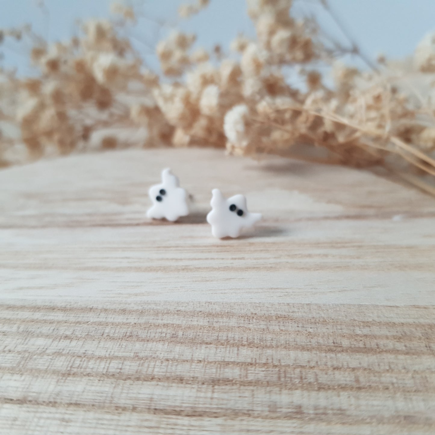 Spooky ghost stud earrings