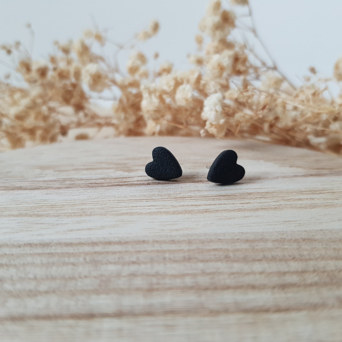 Black heart stud earrings