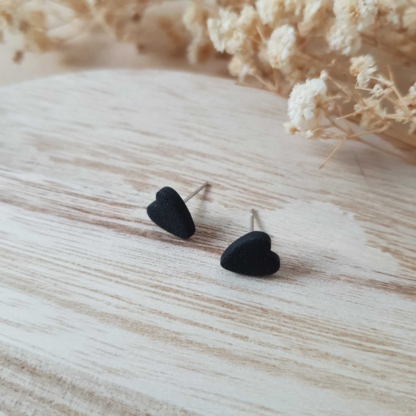 Black heart stud earrings
