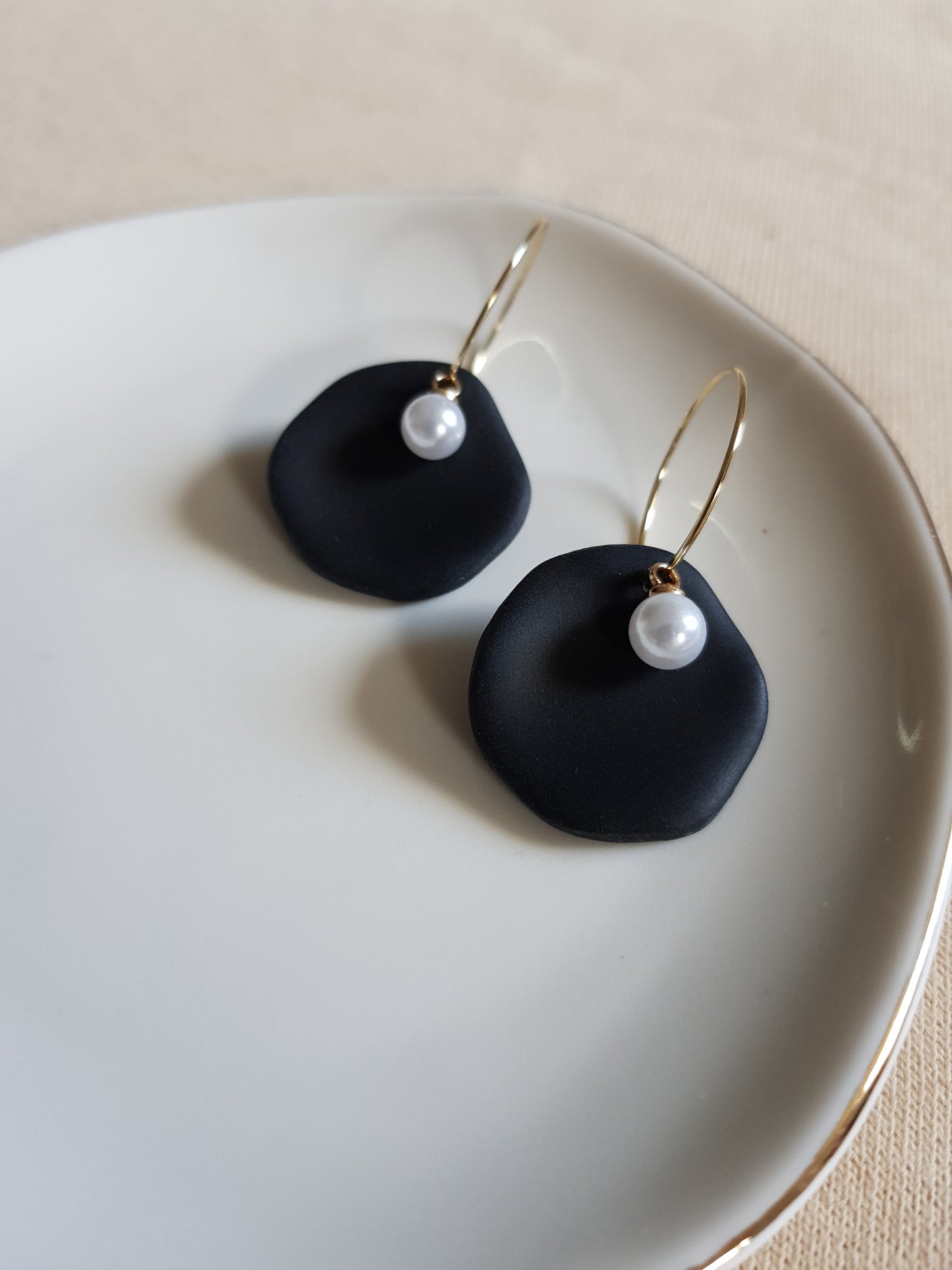 Black leaf with pearl earrings