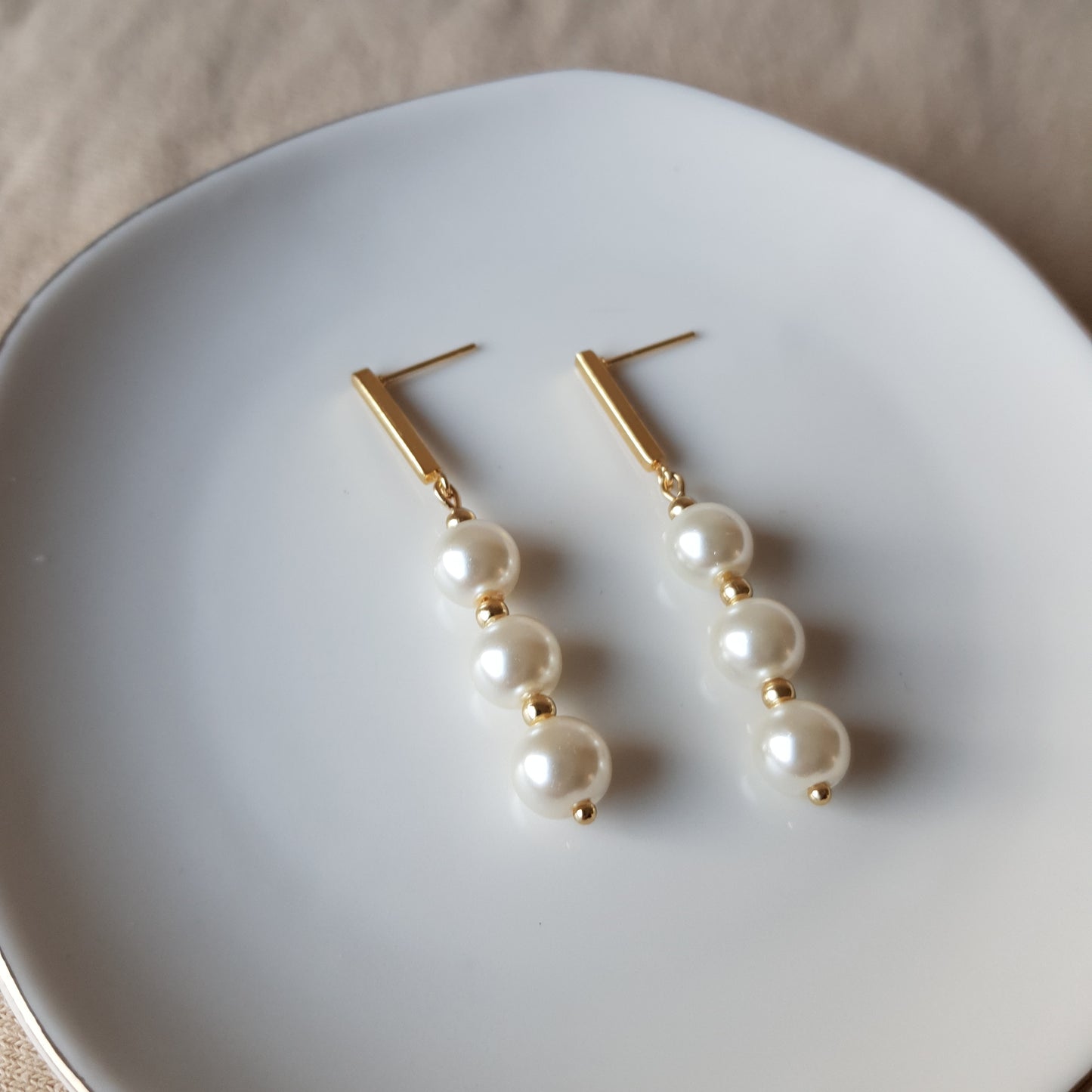 Pearl beads dangle earrings