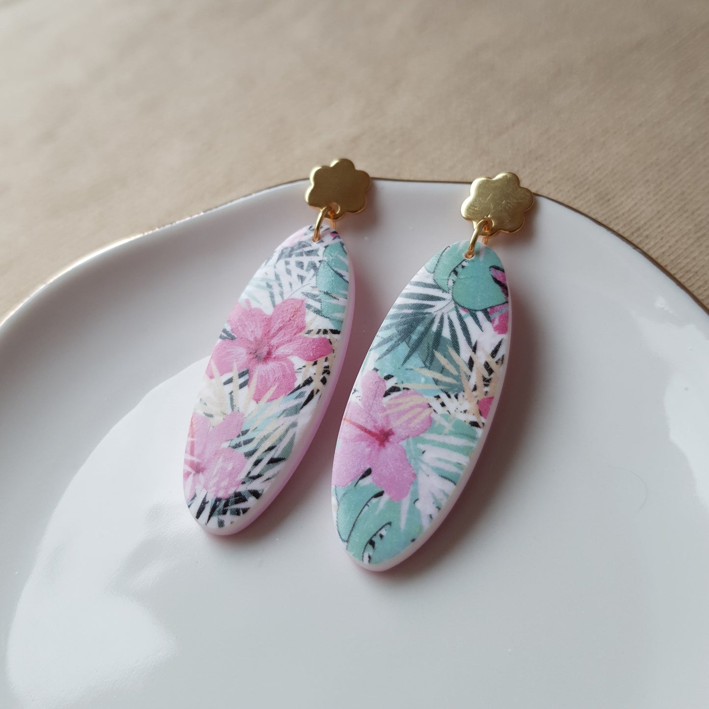 Oval floral dangle earrings
