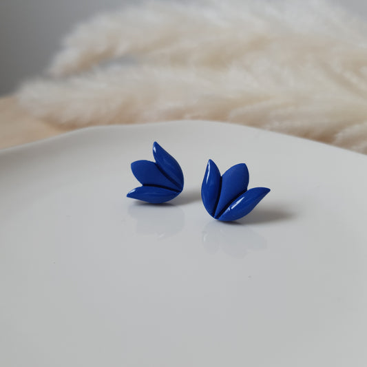 Blue tulip stud earrings