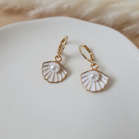 White sea shells with pearls