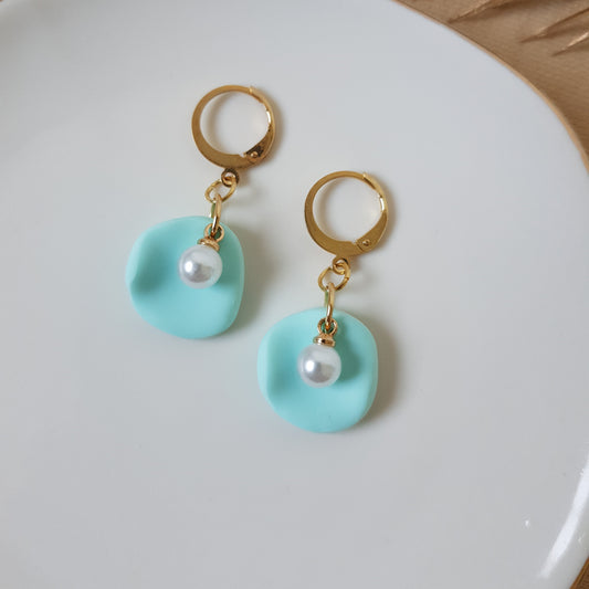 Mini mint leaf with pearl earrings