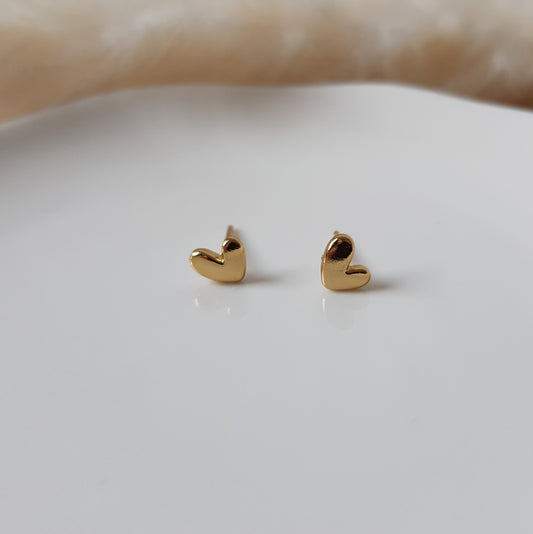 Mini gold heart earrings